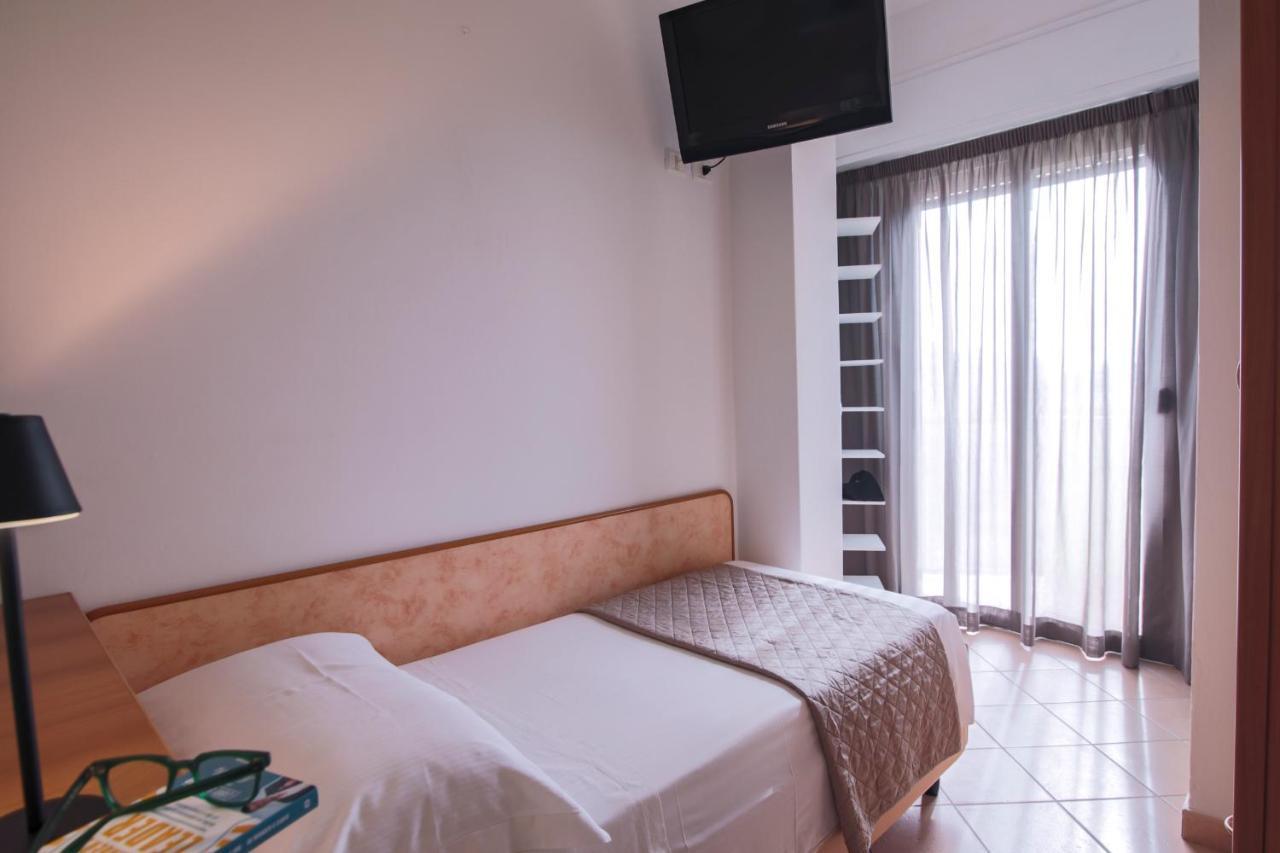 Hotel Holland Rimini Exterior foto